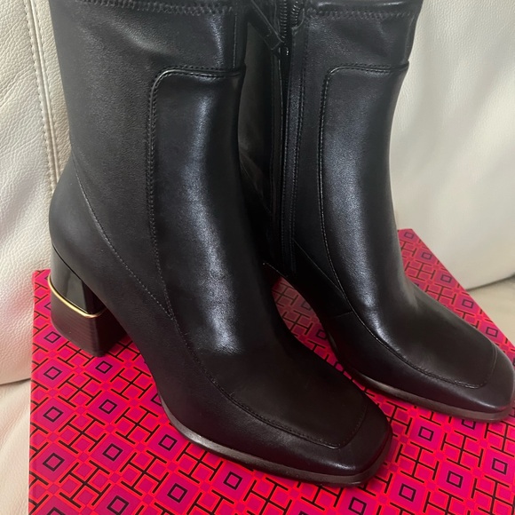 Boots - Picture 4 of 8